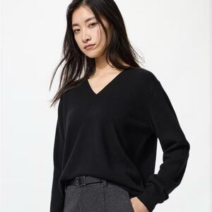 Uniqlo Women's 100% Cashmere V-Neck Sweater Black Size S Lightweight Classic